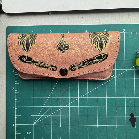 Vintage Pink Leather Eyeglass Case Black Gold Western Pattern Small Child size - Picture 11 of 12